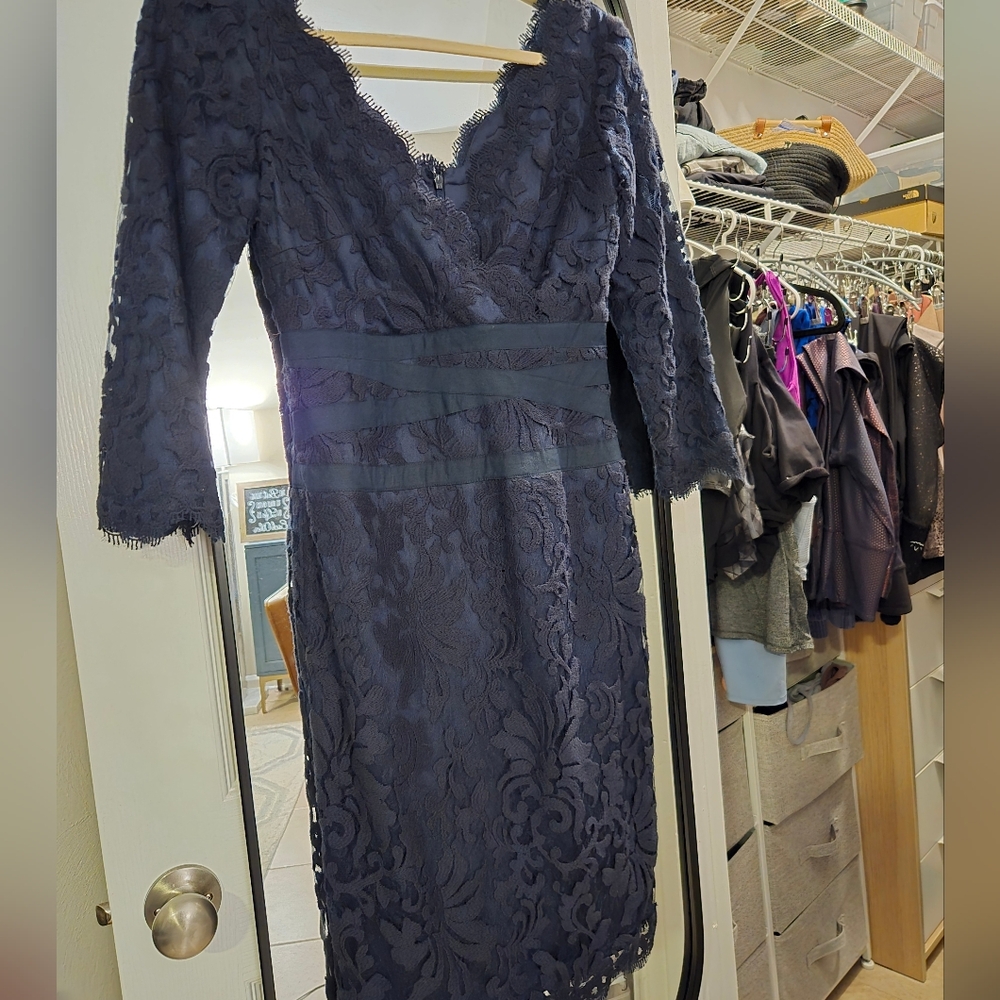 Tadashi Shoji Cocktail Navy Dress in size 6